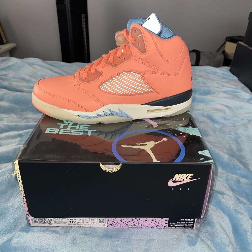 2022
DJ Khaled x Air Jordan 5 Retro 'We
The Best - Crimson Bliss'